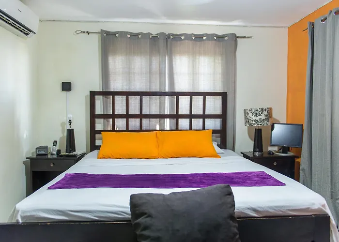 The Biltons - 6 Min From Airport- A/c In Apartment Montego Bay