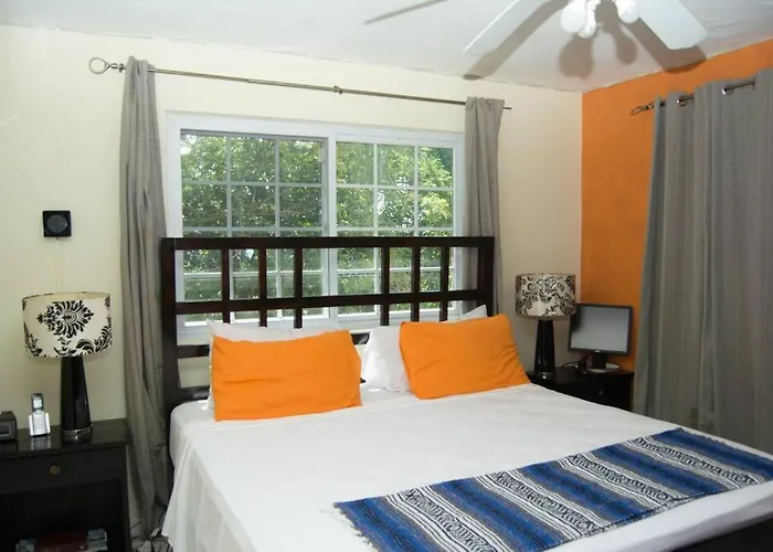Apartment The Biltons - 6 Min From Airport- A/c In Montego Bay