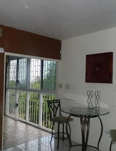 The Biltons - 6 Min From Airport- A/c In Apartment Montego Bay