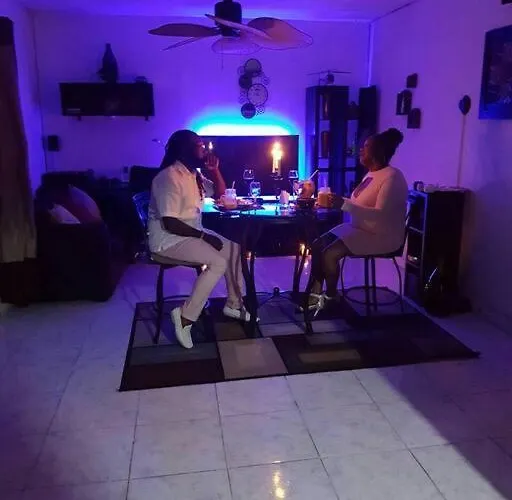 The Biltons - 6 Min From Airport- A/c In
