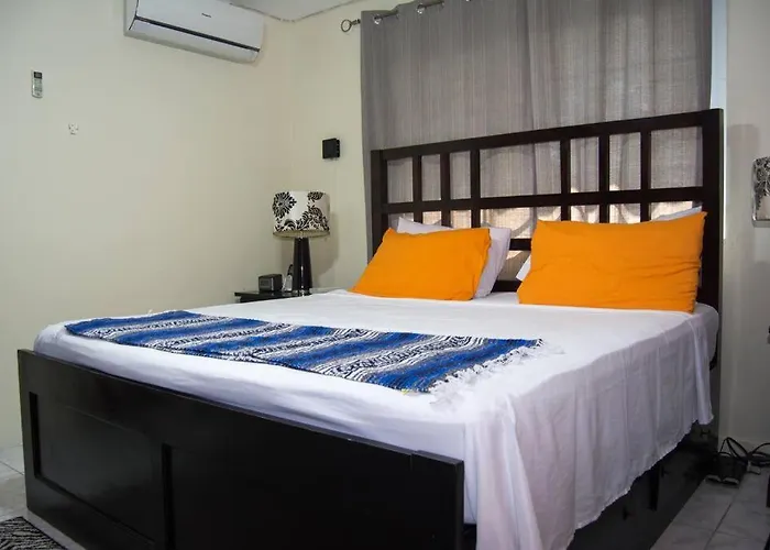 Apartment The Biltons - 6 Min From Airport- A/c In