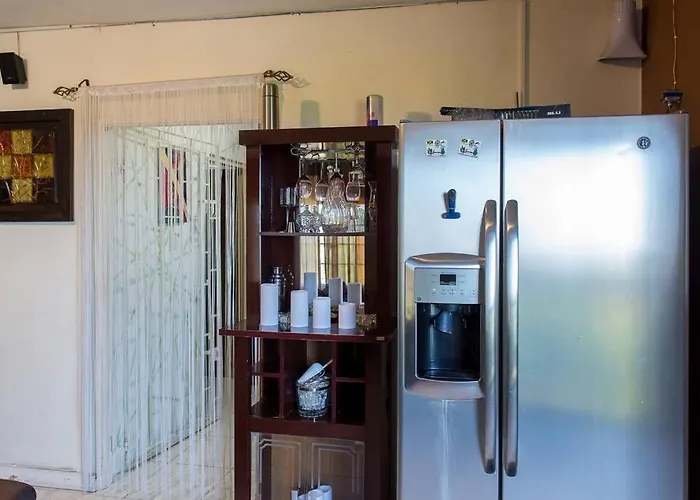 The Biltons - 6 Min From Airport- A/c In Montego Bay