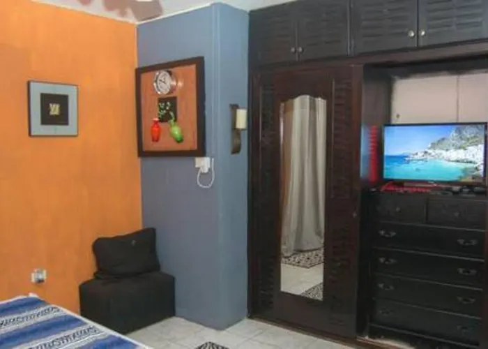 The Biltons - 6 Min From Airport- A/c In