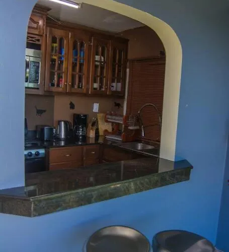 Apartment The Biltons - 6 Min From Airport- A/c In