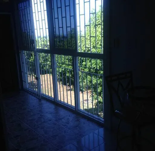 The Biltons - 6 Min From Airport- A/c In *