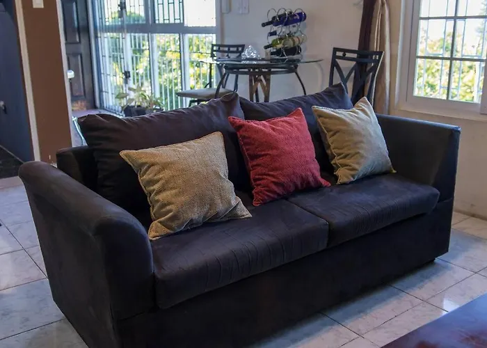 The Biltons - 6 Min From Airport- A/c In