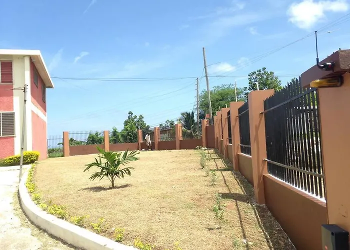 The Biltons - 6 Min From Airport- A/c In Apartment *