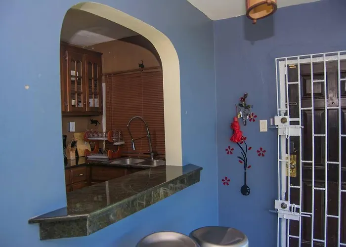 The Biltons - 6 Min From Airport- A/c In Apartment Montego Bay