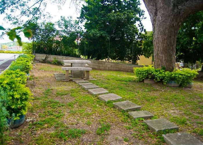 The Biltons - 6 Min From Airport- A/c In Apartment