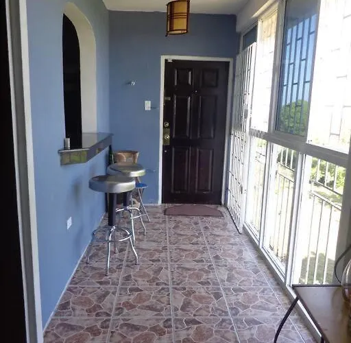 The Biltons - 6 Min From Airport- A/c In Apartment Montego Bay