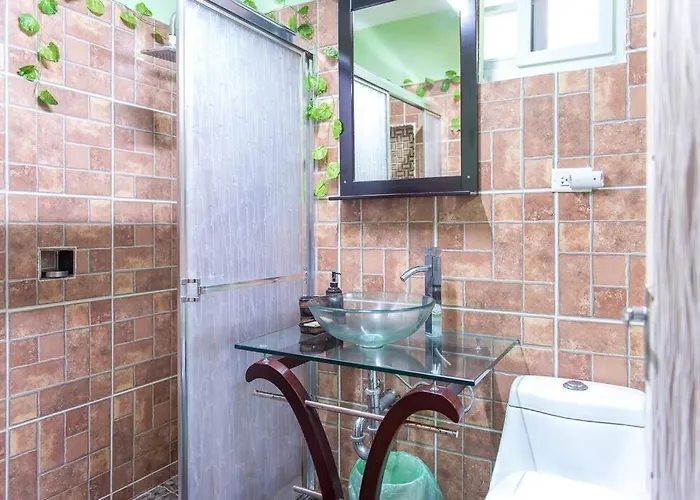 The Biltons - 6 Min From Airport- A/c In Apartment