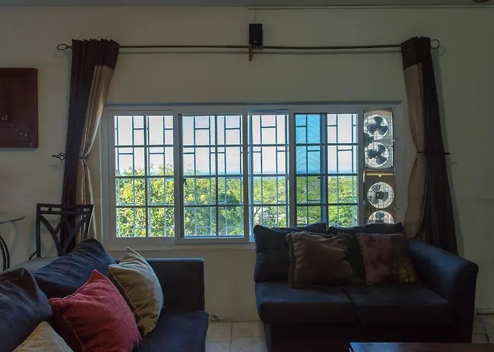 Apartment The Biltons - 6 Min From Airport- A/c In *