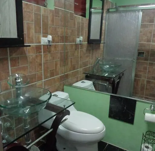 The Biltons - 6 Min From Airport- A/c In *