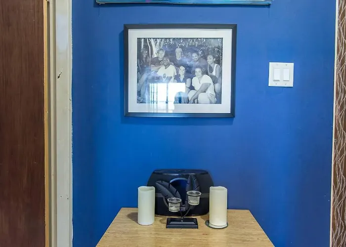 The Biltons - 6 Min From Airport- A/c In