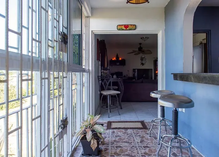 The Biltons - 6 Min From Airport- A/c In Apartment *