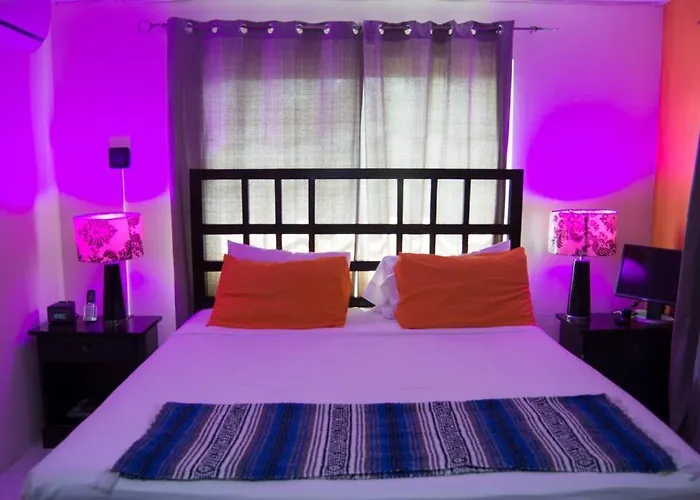 Apartment The Biltons - 6 Min From Airport- A/c In
